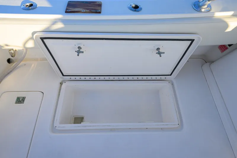 Slide: The Image of Aura 28 Heron's Catch - Exterior Cockpit 1998 Aura 28 CenterConsole Heron's Catch - 6565950