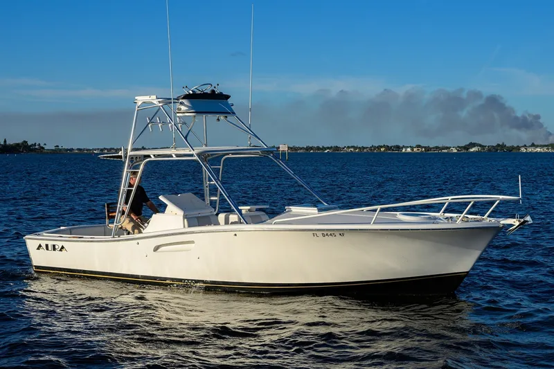 Slide: The Image of Aura 28 Heron's Catch - Exterior Profile 1998 Aura 28 CenterConsole Heron's Catch - 7656295