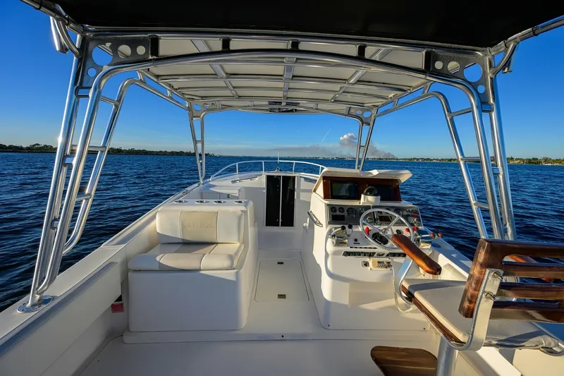 Slide: The Image of Aura 28 Heron's Catch - Exterior Helm/Cockpit 1998 Aura 28 CenterConsole Heron's Catch - 7656287