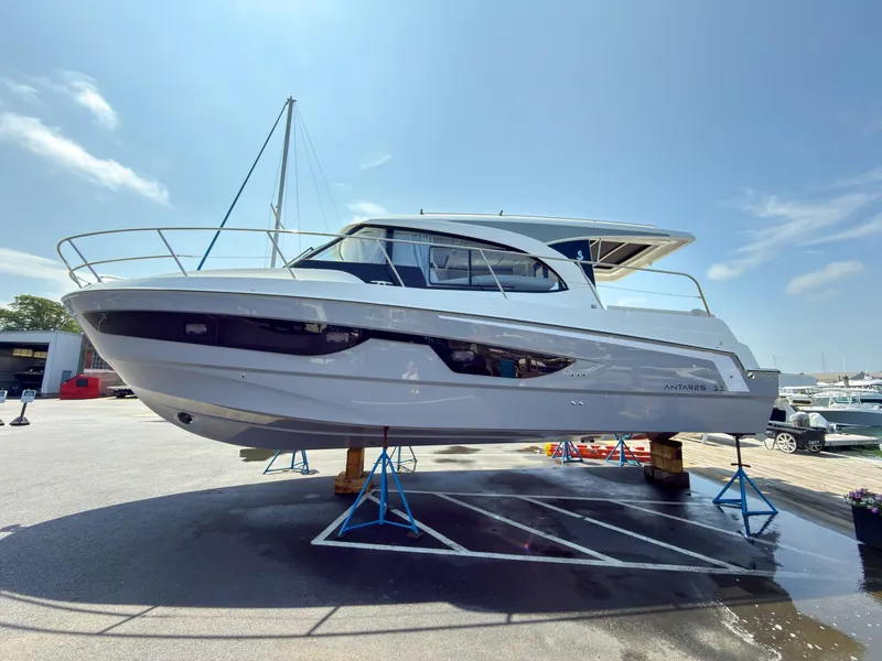 The Image of Beneteau Antares 11 Coupe 2027 - 6565301