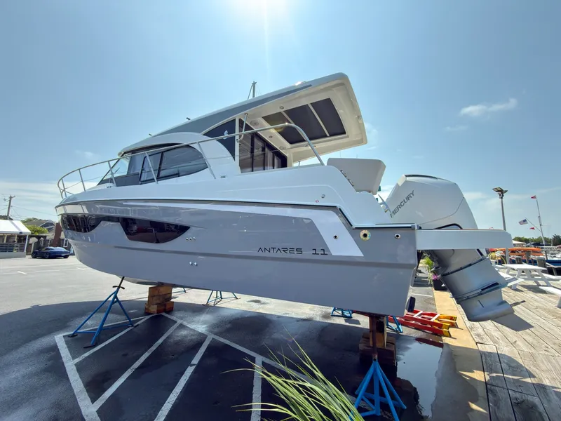 Slide: The Image of Beneteau Antares 11 Coupe 2027 - 6565302