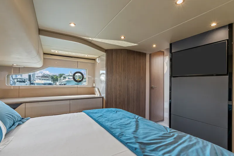 Slide: The Image of Cruisers 50 FLY 2027 - 7529237