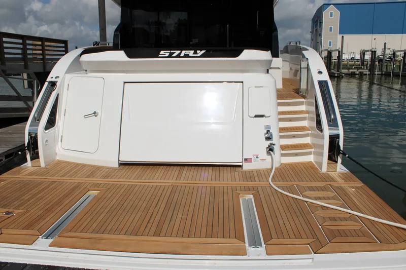 Slide: The Image of Cruisers 57 FLY 2027 - 7463237