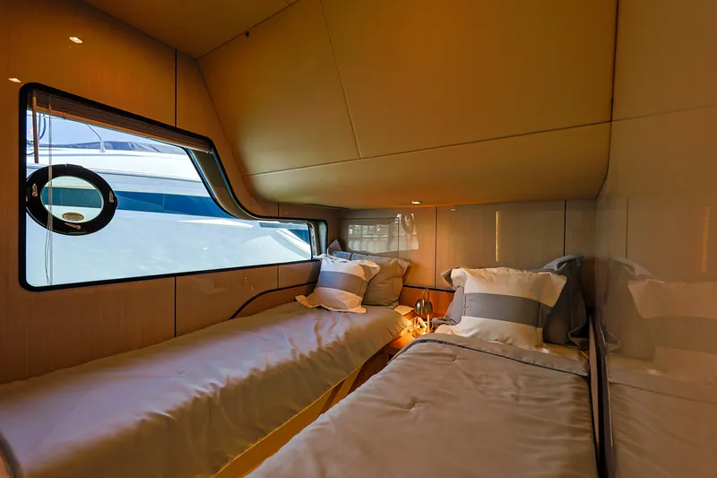 Slide: The Image of Cruisers 57 FLY 2027 - 8065534
