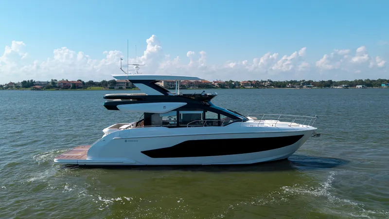 Slide: The Image of Cruisers 57 FLY 2027 - 8065546