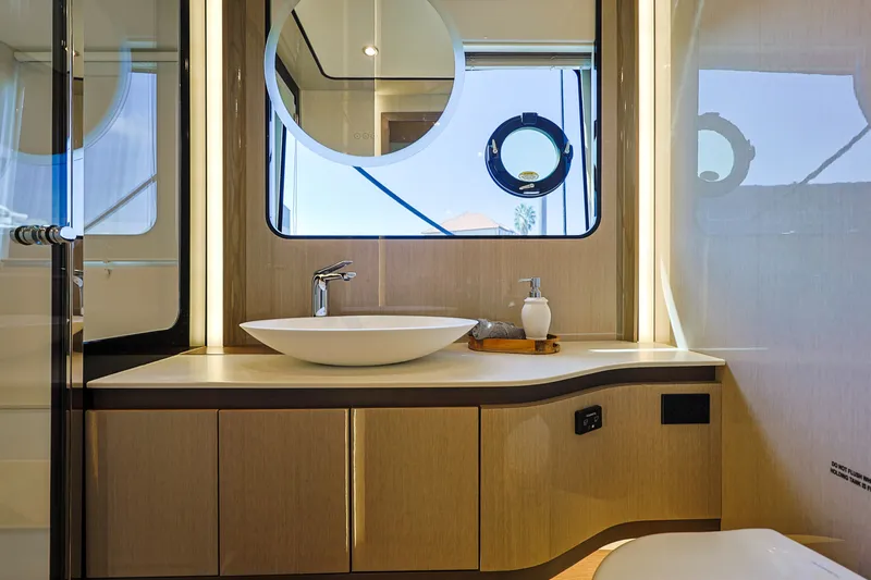 Slide: The Image of Cruisers 57 FLY 2027 - 8065527