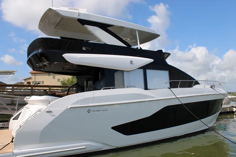 Slide: The Image of Cruisers 57 FLY 2027 - 7463235