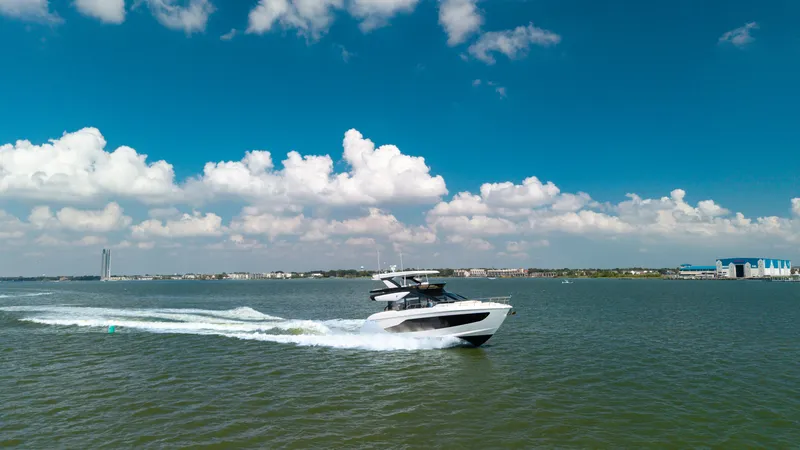 Slide: The Image of Cruisers 57 FLY 2027 - 8065543