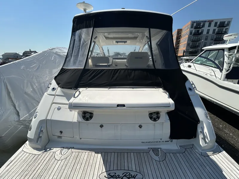 Slide: The Image of Sea Ray 35 2019 - 6563483