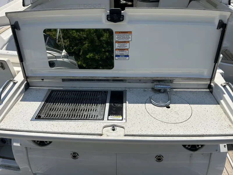 Slide: The Image of Sea Ray 35 2019 - 6563501