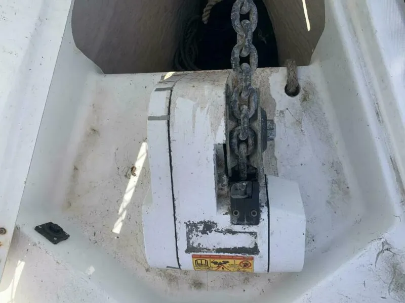 Slide: The Image of 2004 Beneteau Oceanis 393 Lewmar electric windlass - 6564656