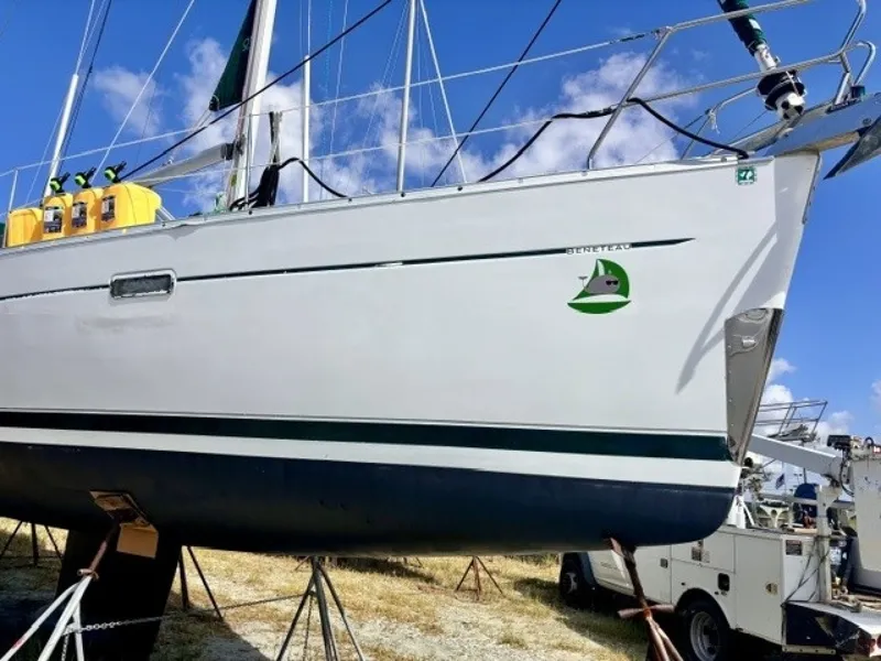 Slide: The Image of 2004 Beneteau Oceanis 393 Bottom Painted 8-2026 - 7309406
