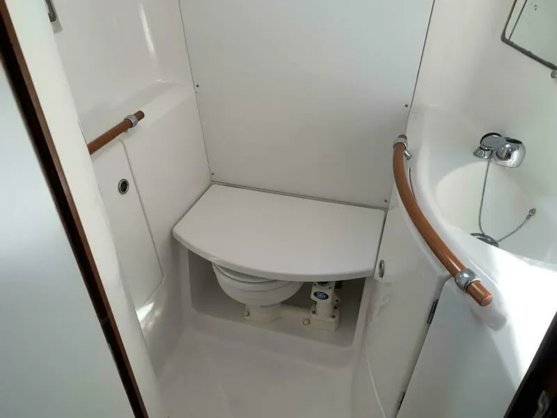 Slide: The Image of 2004 Beneteau Oceanis 393 Master Cabin en suite head - 6564670