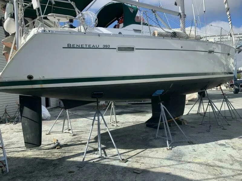 Slide: The Image of 2004 Beneteau Oceanis 393 Out of the water - 6564673