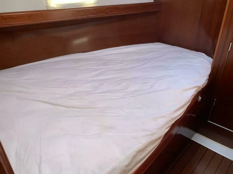 Slide: The Image of 2004 Beneteau Oceanis 393 Master cabin with Pullman berth - 6564668