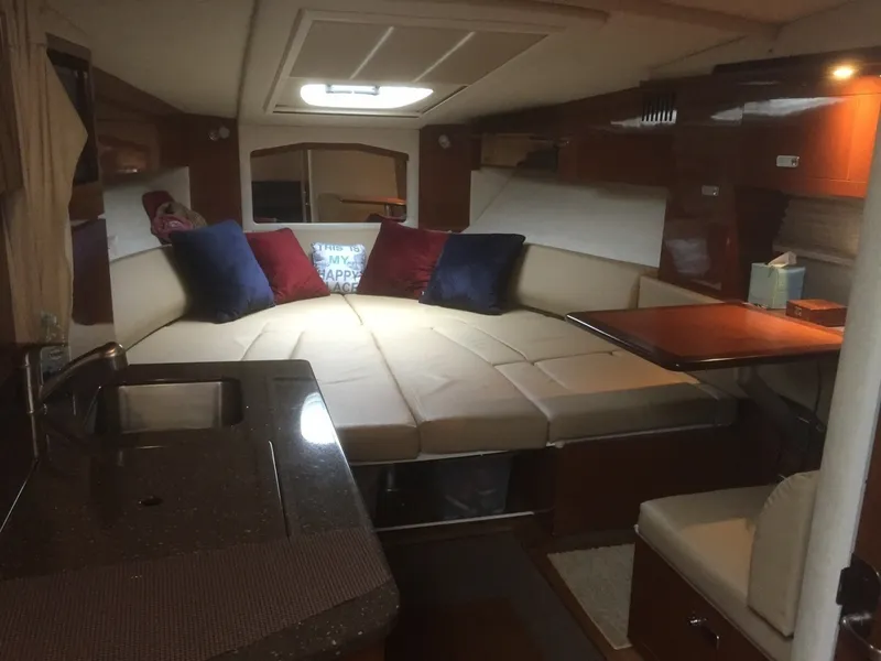 Slide: The Image of Sea Ray 310da V Berth - 6564989