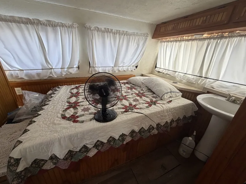 Slide: The Image of Holiday Mansion Costal Barracuda 1987 - 6565074