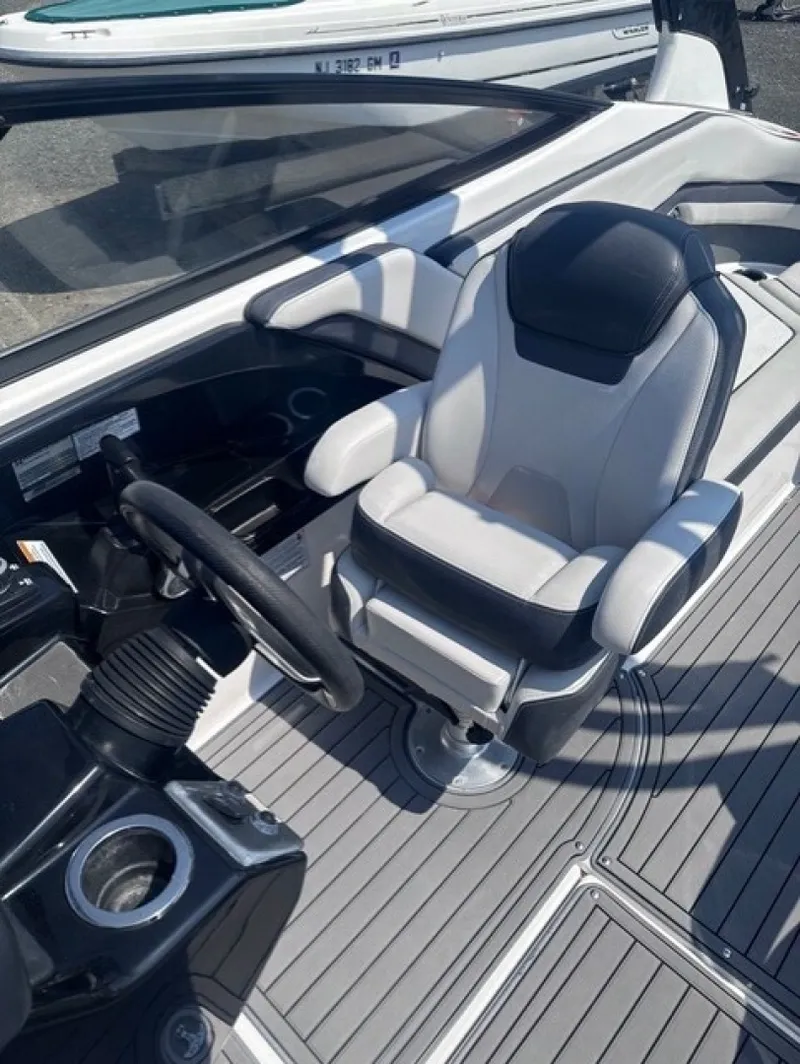 Slide: The Image of Yamaha 242 Limited S 2017 - 6565260