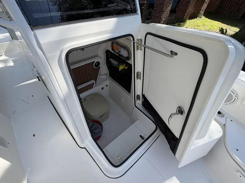 Slide: The Image of Edgewater 23 2019 - 6664202