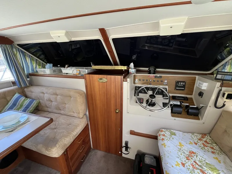Slide: The Image of Tollycraft 30' Sport Cruiser 1989 - 6612235