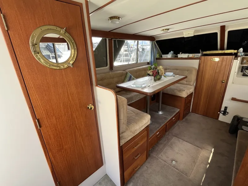 Slide: The Image of Tollycraft 30' Sport Cruiser 1989 - 6612237