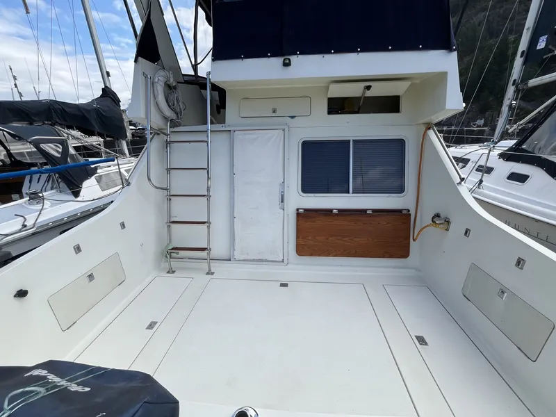 Slide: The Image of Tollycraft 30' Sport Cruiser 1989 - 6612229