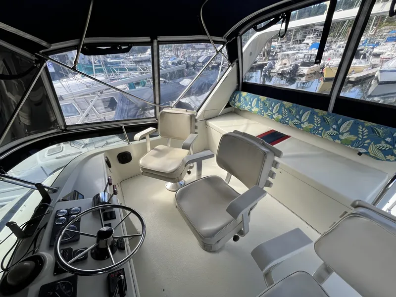 Slide: The Image of Tollycraft 30' Sport Cruiser 1989 - 6612232