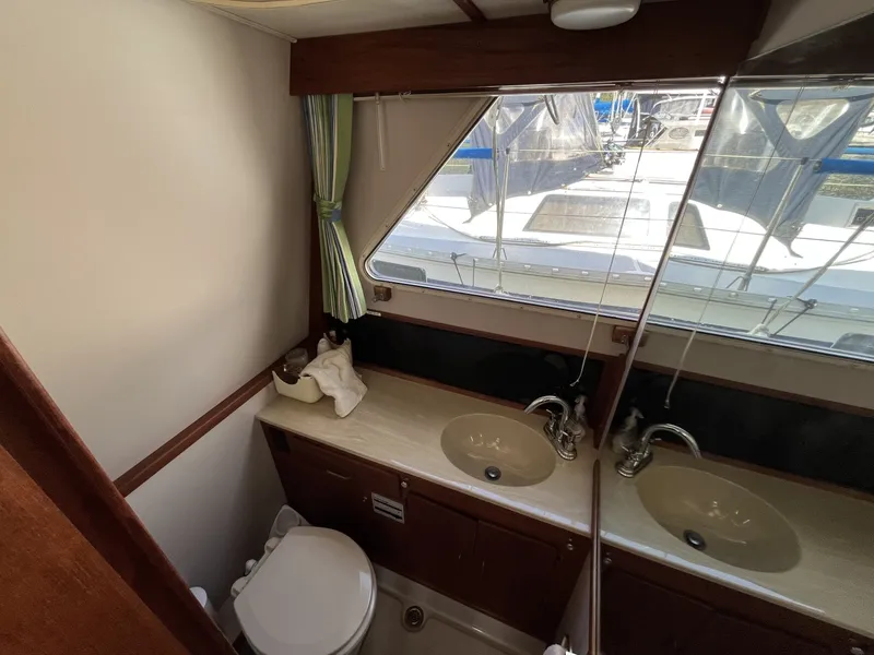 Slide: The Image of Tollycraft 30' Sport Cruiser 1989 - 6612233