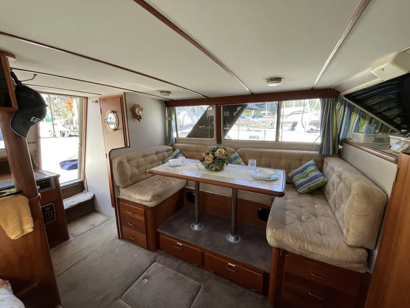 Slide: The Image of Tollycraft 30' Sport Cruiser 1989 - 6612234