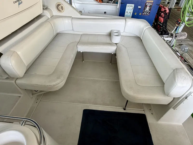 Slide: The Image of Carver Yachts 310 Mid Cabin Express 1996 - 6614024