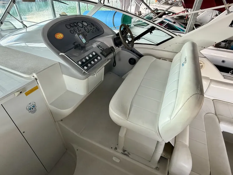 Slide: The Image of Carver Yachts 310 Mid Cabin Express 1996 - 6614031