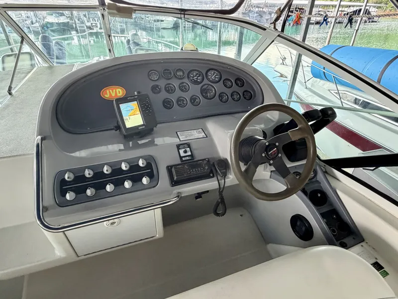 Slide: The Image of Carver Yachts 310 Mid Cabin Express 1996 - 6614040