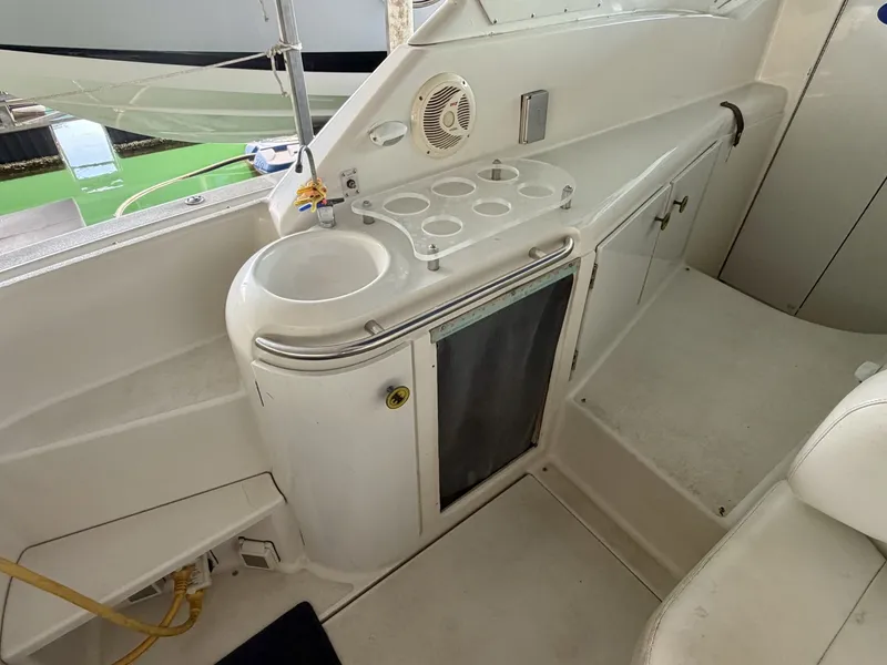 Slide: The Image of Carver Yachts 310 Mid Cabin Express 1996 - 6614029
