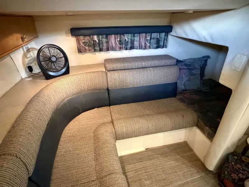 Slide: The Image of Carver Yachts 310 Mid Cabin Express 1996 - 6614080