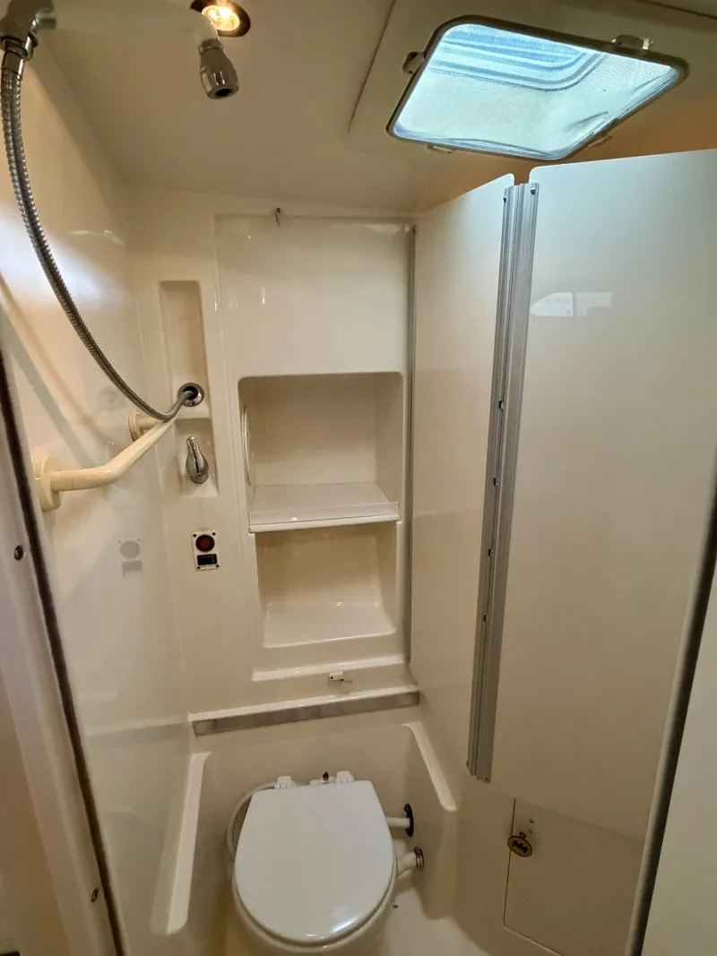 Slide: The Image of Carver Yachts 310 Mid Cabin Express 1996 - 6614076