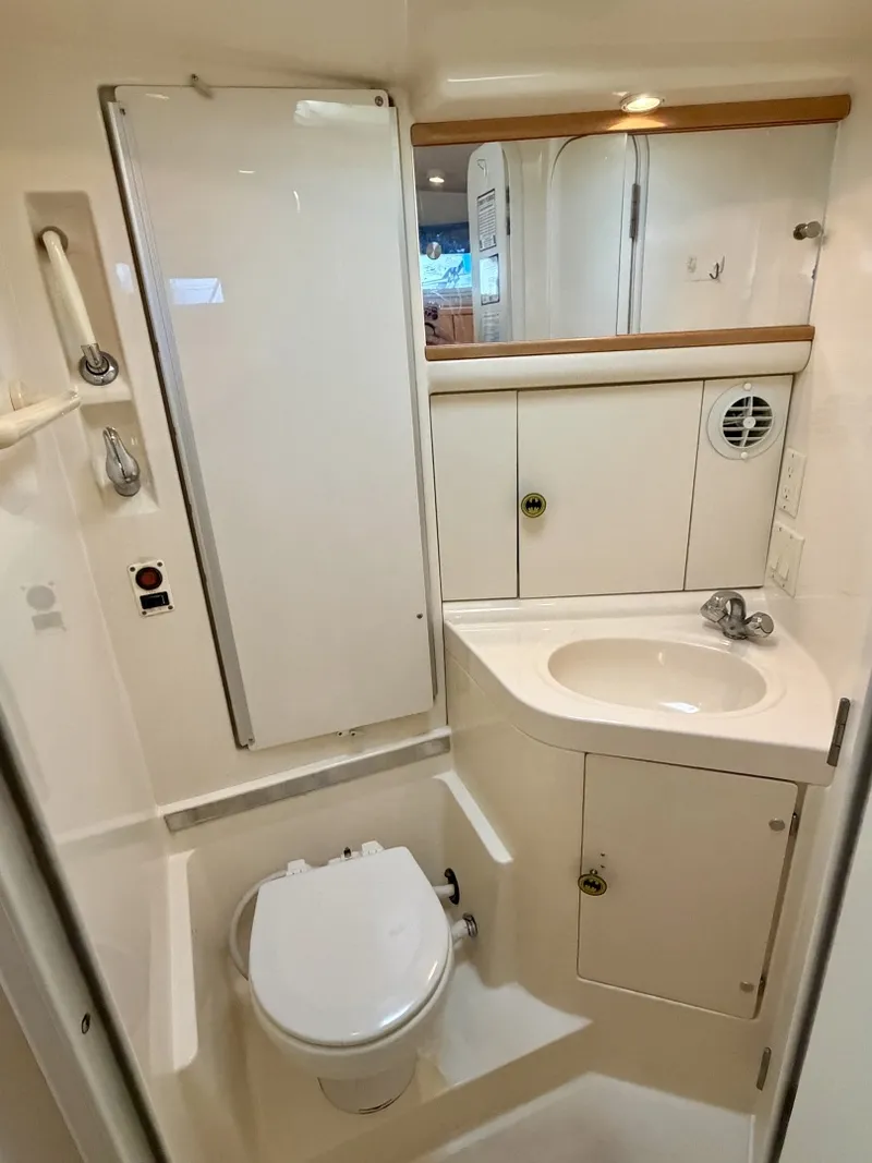 Slide: The Image of Carver Yachts 310 Mid Cabin Express 1996 - 6614074