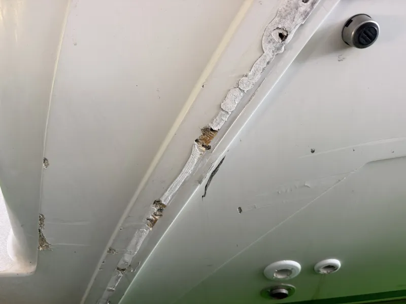 Slide: The Image of Carver Yachts 310 Mid Cabin Express 1996 - 6614132