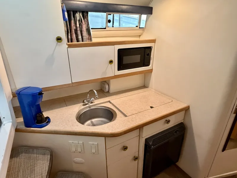 Slide: The Image of Carver Yachts 310 Mid Cabin Express 1996 - 6614062