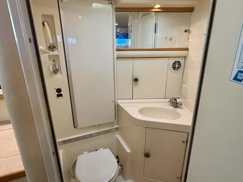 Slide: The Image of Carver Yachts 310 Mid Cabin Express 1996 - 6614073