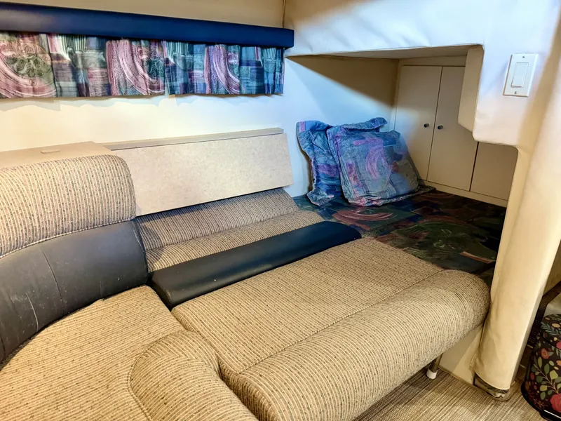 Slide: The Image of Carver Yachts 310 Mid Cabin Express 1996 - 6614084
