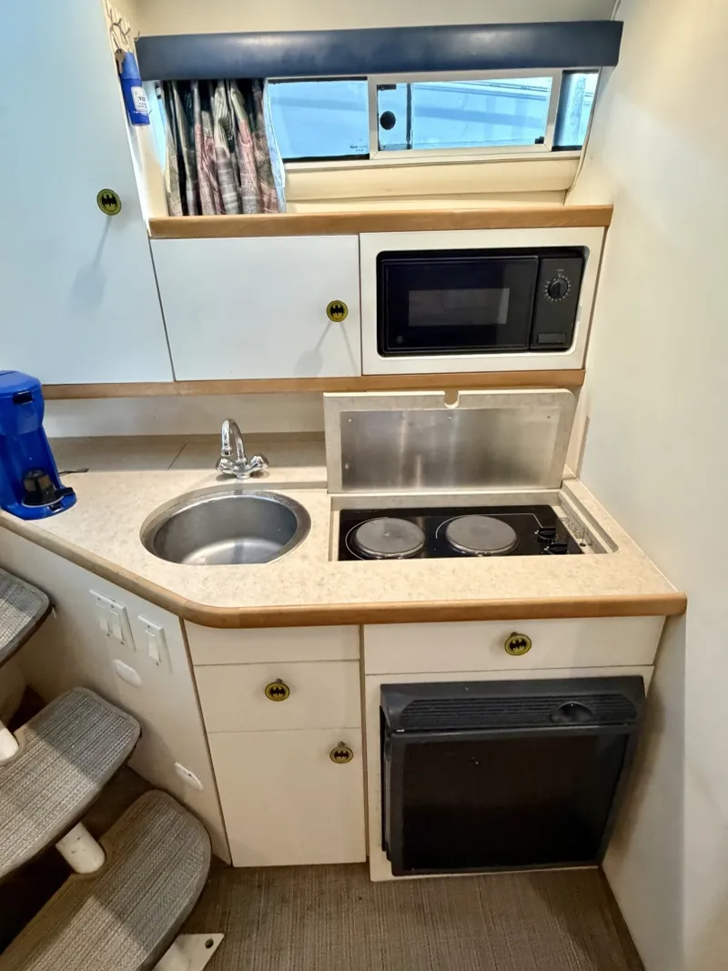 Slide: The Image of Carver Yachts 310 Mid Cabin Express 1996 - 6614056