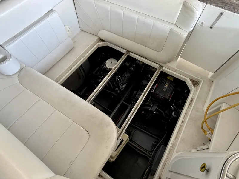 Slide: The Image of Carver Yachts 310 Mid Cabin Express 1996 - 6614095