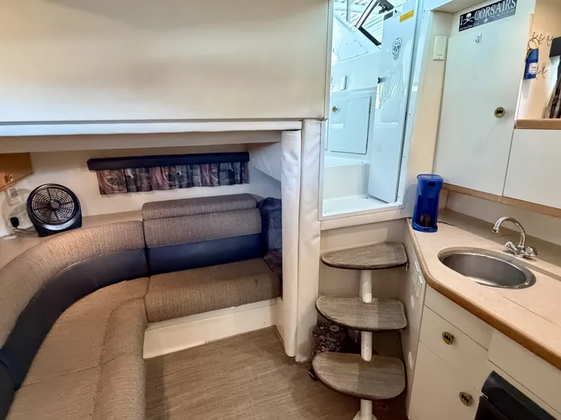 Slide: The Image of Carver Yachts 310 Mid Cabin Express 1996 - 6614088