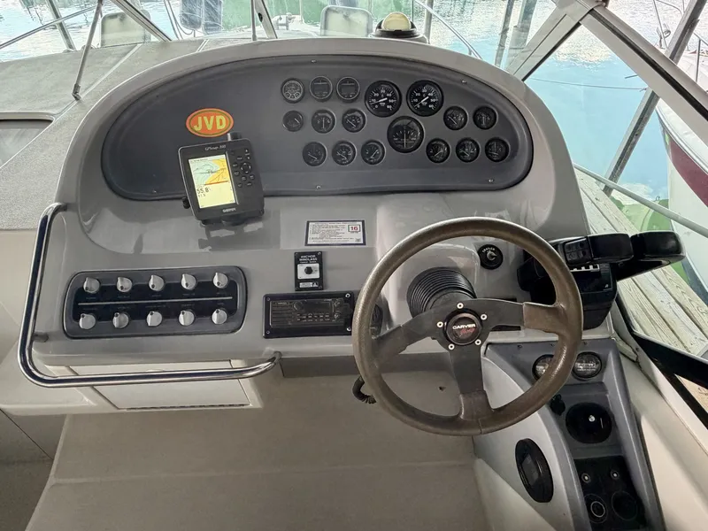 Slide: The Image of Carver Yachts 310 Mid Cabin Express 1996 - 6614034