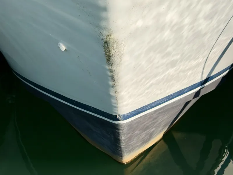 Slide: The Image of Carver Yachts 310 Mid Cabin Express 1996 - 6614154