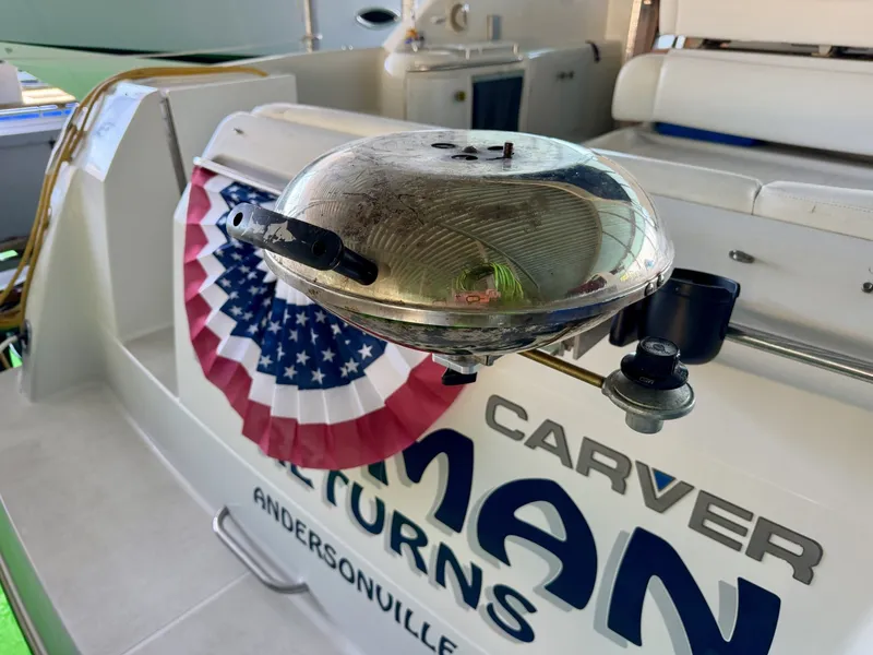 Slide: The Image of Carver Yachts 310 Mid Cabin Express 1996 - 6614020