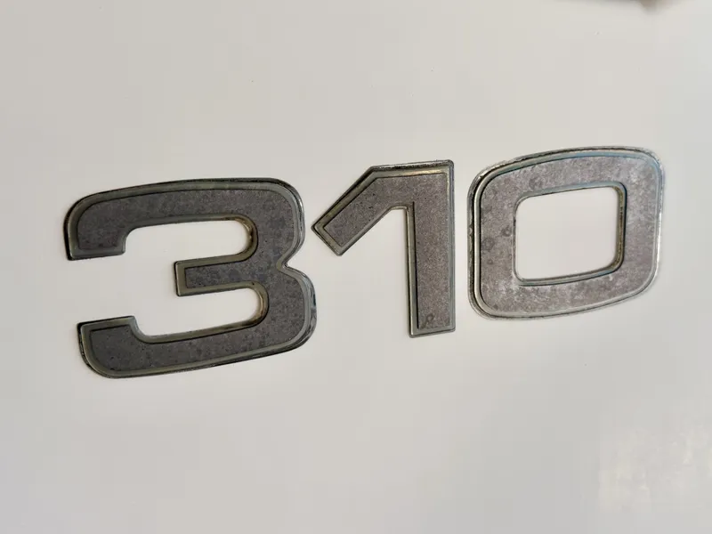 Slide: The Image of Carver Yachts 310 Mid Cabin Express 1996 - 6614198