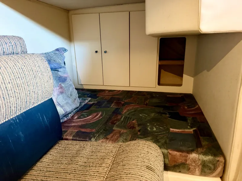 Slide: The Image of Carver Yachts 310 Mid Cabin Express 1996 - 6614082