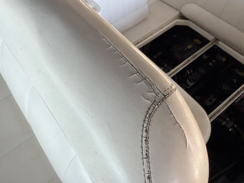 Slide: The Image of Carver Yachts 310 Mid Cabin Express 1996 - 6614112
