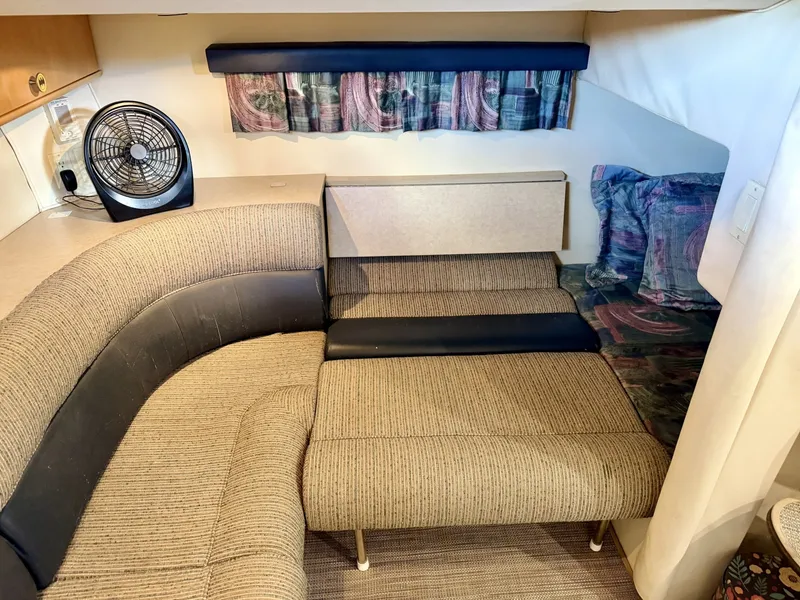 Slide: The Image of Carver Yachts 310 Mid Cabin Express 1996 - 6614085
